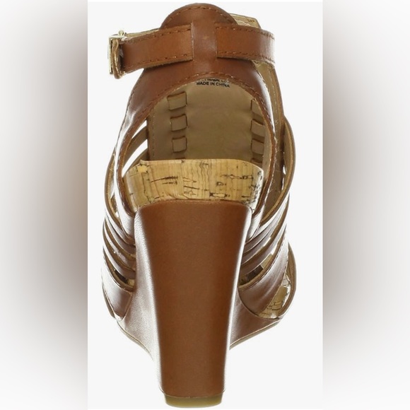 BCBG wedge shoes - Picture 4 of 9